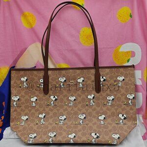 ✨✨Coach X Peanuts tote bag Snoopy